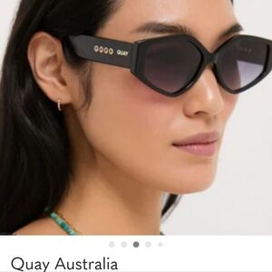 NWOT Quay Australia Black Chic Shades